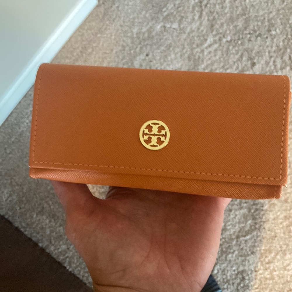 Tory Burch Sunglasses with Original Cases - Picture 5 of 5